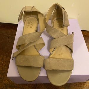 Naturalizer sandals